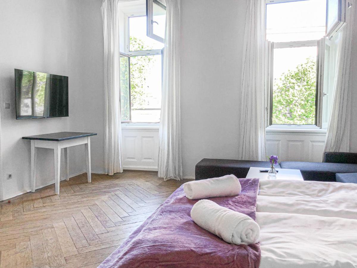 Commodious 2Br Apt. Near Akh-Perfect For Groups Відень Екстер'єр фото