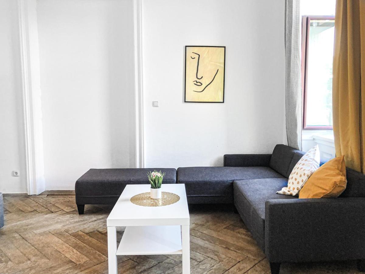 Commodious 2Br Apt. Near Akh-Perfect For Groups Відень Екстер'єр фото