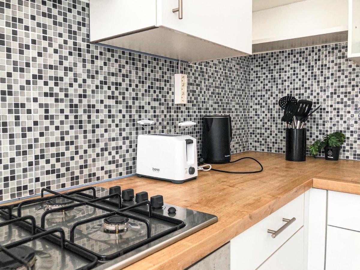Commodious 2Br Apt. Near Akh-Perfect For Groups Відень Екстер'єр фото