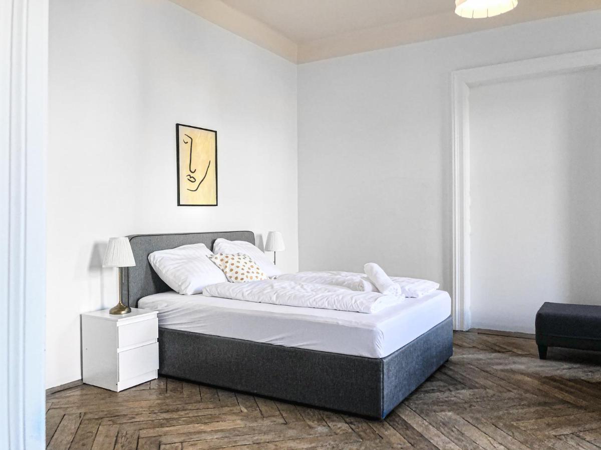 Commodious 2Br Apt. Near Akh-Perfect For Groups Відень Екстер'єр фото