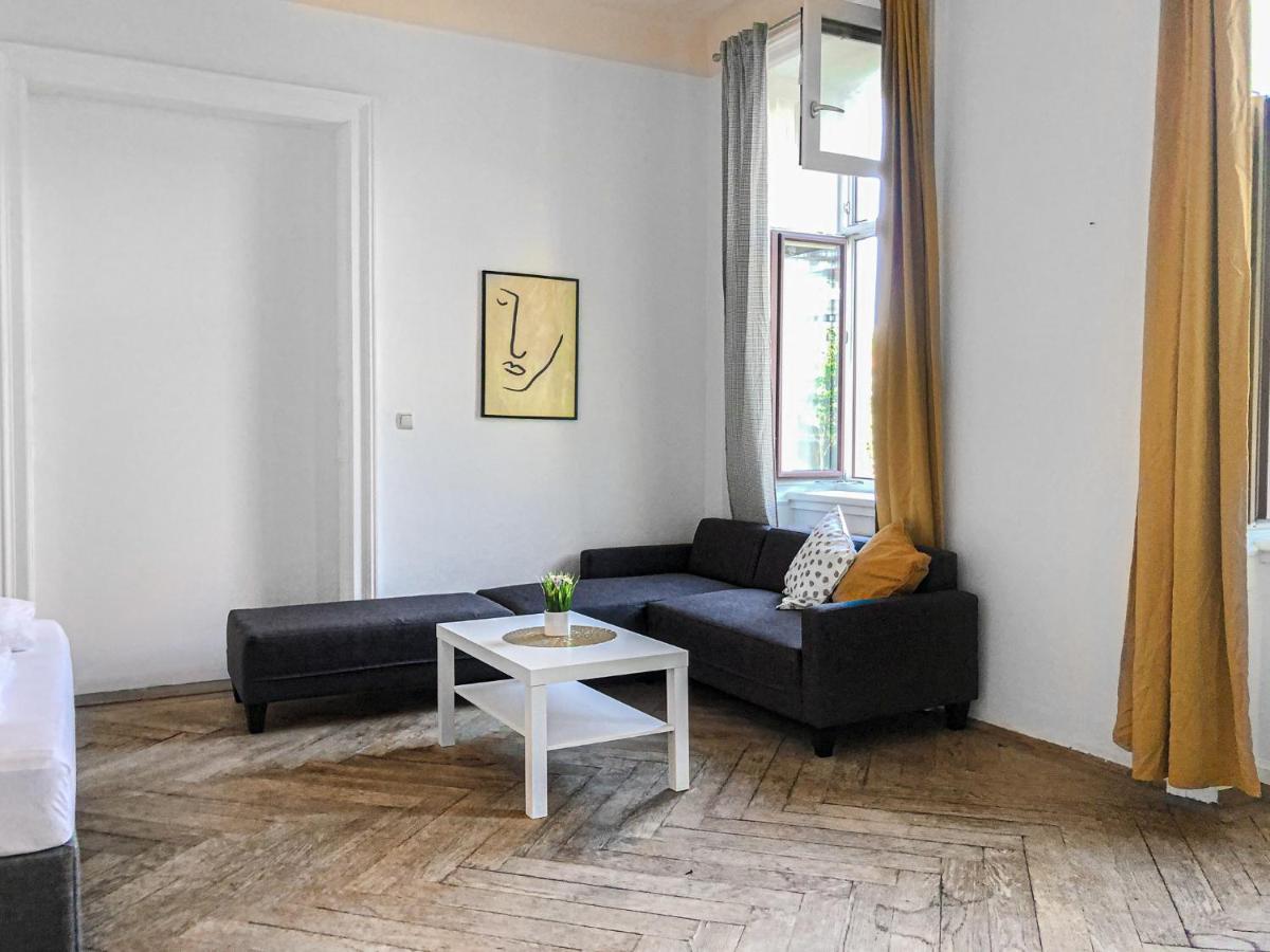 Commodious 2Br Apt. Near Akh-Perfect For Groups Відень Екстер'єр фото